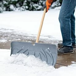 Leonard Poly Snow Pusher -Wilson Bros Gardens Shop a124p 4