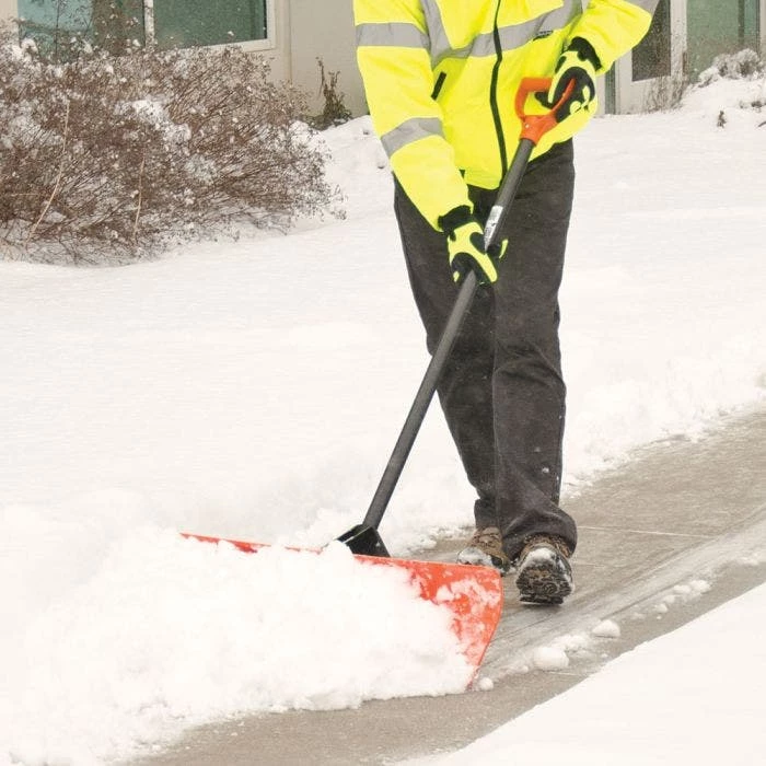 Leonard HD 42-in Snow Pusher With Fiberglass Handle 4 Leonard HD 42-in Snow Pusher With Fiberglass Handle - Image 4