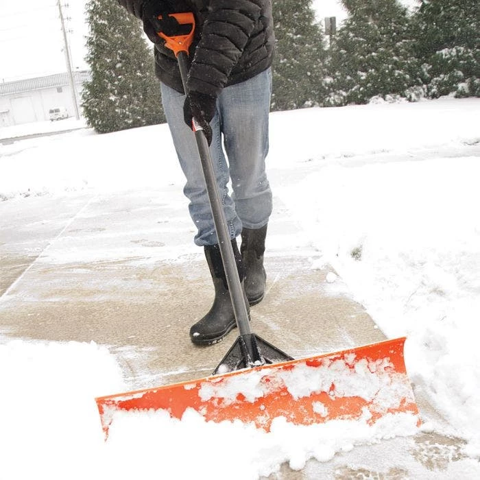 Leonard HD 42-in Snow Pusher With Fiberglass Handle 7 Leonard HD 42-in Snow Pusher With Fiberglass Handle - Image 7