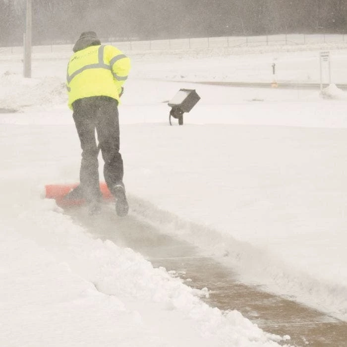 Leonard HD 42-in Snow Pusher With Fiberglass Handle 9 Leonard HD 42-in Snow Pusher With Fiberglass Handle - Image 9