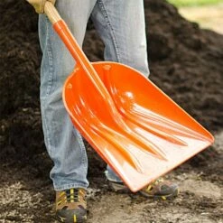 Leonard ABS Scoop Shovel With Straight Handle 9 Leonard ABS Scoop Shovel With Straight Handle -Wilson Bros Gardens Shop aps12l 4
