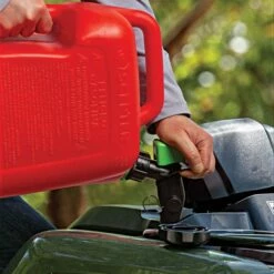Scepter® SmartControl™ 5 Gallon Gasoline Can -Wilson Bros Gardens Shop fscg501 lifestyle