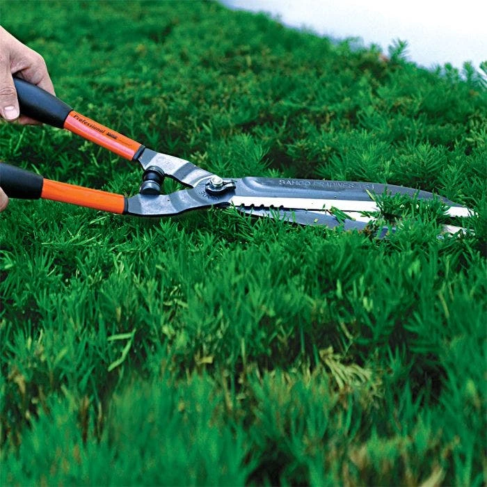 Bahco 9.5-inch Blade Hedge Shears, 23-inch Overall Length 4 Bahco 9.5-inch Blade Hedge Shears, 23-inch Overall Length - Image 4