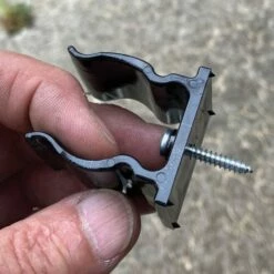 SHOPCLIP Composite Storage Clips Package Of 6 -Wilson Bros Gardens Shop shopclip in hand