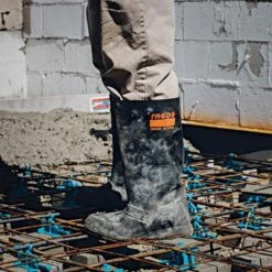 TREDS 17 Inch Stretch Overboot 7 TREDS 17 Inch Stretch Overboot -Wilson Bros Gardens Shop vp 1785x 2