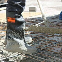 TREDS 17 Inch Stretch Overboot 8 TREDS 17 Inch Stretch Overboot -Wilson Bros Gardens Shop vp 1785x 3